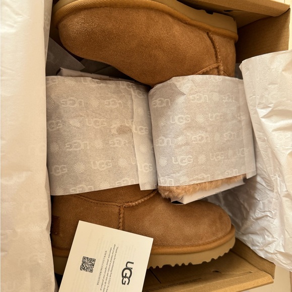 Ugg Bailey Bow II Suede leather chestnut Boot. Size: 3 - Picture 4 of 12